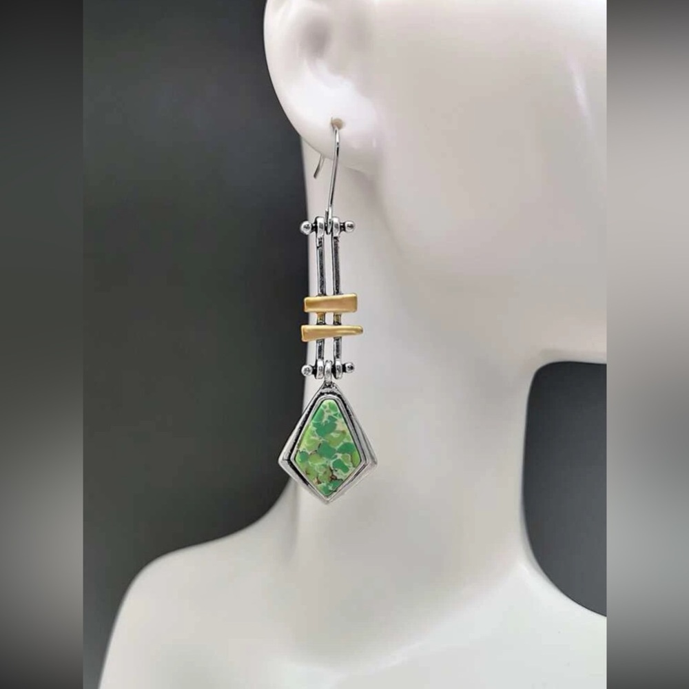 Vintage Geometric Earrings - Picture 5 of 7